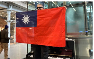 因大战小粉红爆红 英钢琴家卡瓦纳或游台湾