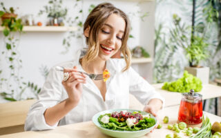 肠道微生物或是缓解更年期症状的关键