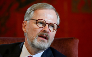 捷克总理祝贺川普胜选 期待双方密切合作