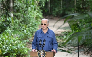 访问亚马逊雨林 拜登：绿能革命不可逆转