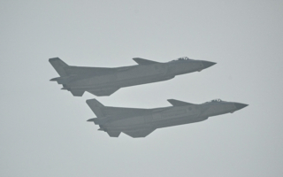 沈舟：美军会如何对付中共的歼-20