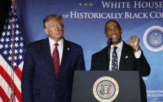 川普提名NFL前球星任住房与城市发展部长