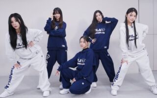 女团幻蓝小熊着特殊服装 唱跳出道曲画面搞笑