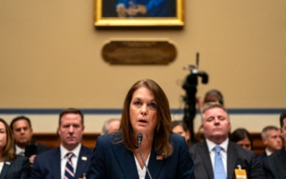 特勤局长国会听证 承认未履行保护川普职责