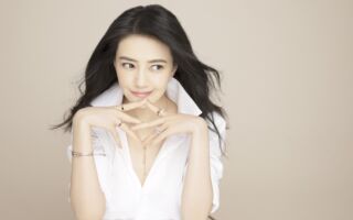 高圆圆素颜带娃外出骑车 一细节获赞温馨有爱