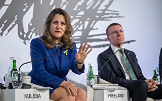 加拿大财长方慧兰突然宣布辞职