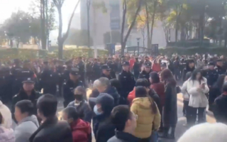 成都数千人政府大楼外抗议 逼停火葬场项目