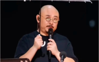 演唱会裤兜里装矿泉水 刀郎爆红原因引热议