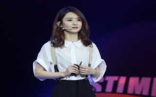 与黄晓明合拍新剧 赵丽颖5岁儿子探班引围观