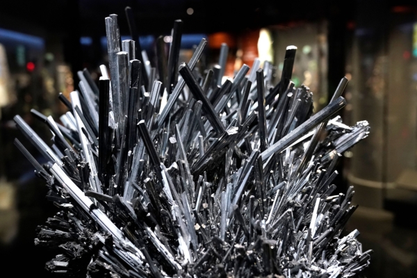 回应中共出口禁令 拜登颁锑金矿开采许可证