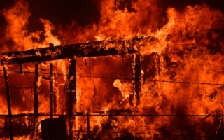 南加大火熊熊燃烧 撤离“应急包”该装什么