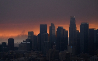 “如炸弹炸过” 洛杉矶地区大火破坏力巨大