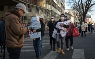 年轻人拒缴纳养老金 中国经济摇摇欲坠
