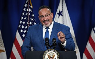 拜登宣布最后一轮学贷减免 再免逾6亿美元