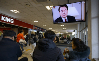 尹锡悦处境不利支持率反大升 韩民众述缘由