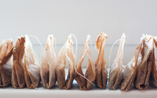 用泡过的茶包做堆肥？ 你应该先做一件事