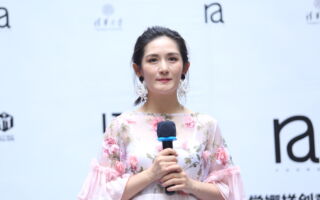 3个女儿同时发烧住院输液 谢娜自曝情绪崩溃