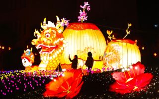 组图:中国新年将至 亚洲多地年味浓