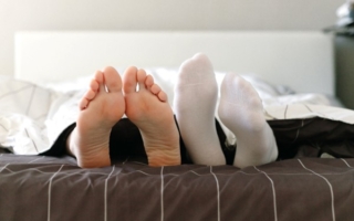 睡觉穿袜子的利与弊