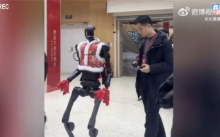 央视春晚机器人表演“失误” 引发网民嘲讽