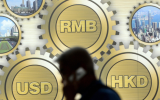 川普祭关税 美元飙升 人民币等跌至历史新低