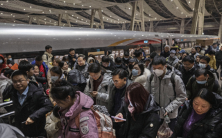 过年为何提前返城?打工者:岗位竞争激烈