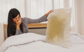 枕头发黄怎么办？ 专家推荐一物可迅速清理