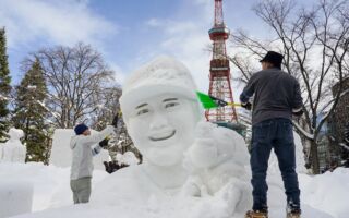 组图：日本札幌冰雪节开幕 逾200座冰雕亮相
