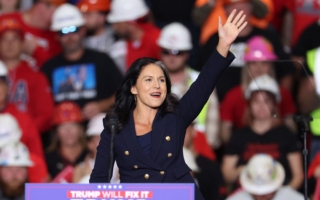 川普任命加巴德为国家情报总监