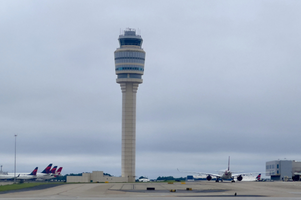 美亚利桑那州机场两飞机相撞 造成一死四伤