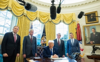 川普：下一波将对进口汽车征收新关税