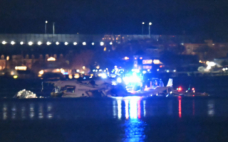 撞机发生后 华盛顿机场附近限制直升机飞行