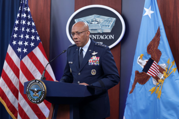 川普突然解雇参联会主席布朗 提名凯恩接任