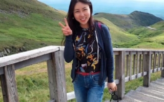 陕西作家贾平凹之女贾浅浅修改简历 引争议