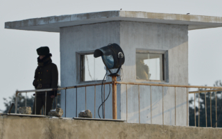 朝鲜士兵缺冬装 当局没收平民狗毛大衣