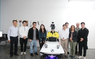 台裔科技公司领跑市场 推出智能巡逻机器人