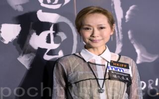 61岁港星叶童满头白发 自曝拒染黑背后原因