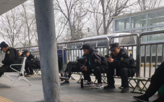 从看桥到监听 中共两会“稳控”花样多