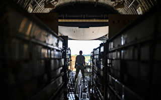 美国停止向乌克兰提供军事援助