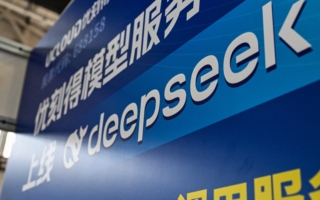 官宣停用DeepSeek 陆企潞晨科技创办人曝实情