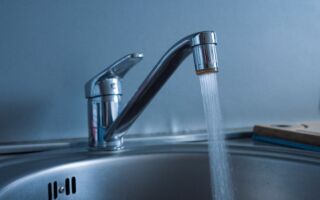 专家：用这一物可以预防水龙头出现水痕