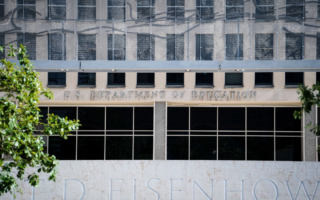 美教育部宣布裁减1300人 规模缩小近半