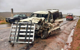 玻利维亚客车与皮卡车相撞坠崖 酿31死22伤