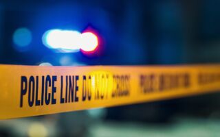 美宾州一小飞机坠落停车场起火 5人紧急送医