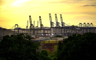 中共大骂李嘉诚卖国 川普要美军做好准备