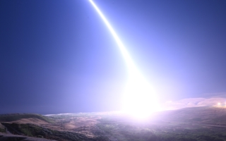 美国将建铁穹防御系统 专家:或拖垮中俄