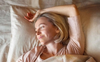 助力改善更年期睡眠的7种自然方法