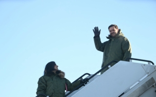 万斯访问当天 格陵兰各政党宣布组成联合政府