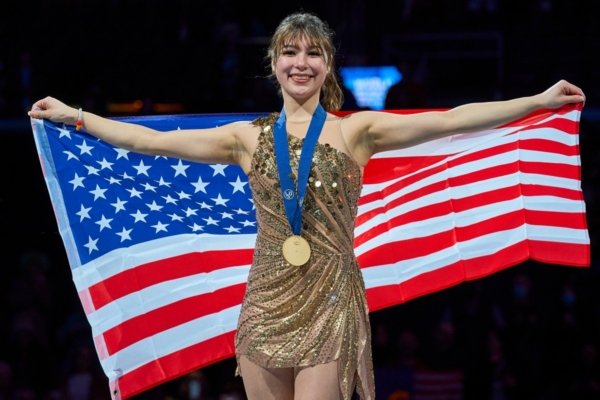 退役三年 美华裔天才花滑女孩赢得世界冠军