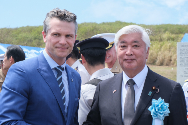 海格塞斯首访日本 现身硫磺岛强调美日同盟